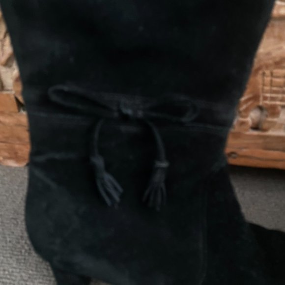 MARKS & SPENCER BLACK SUEDE LEATHER KNEE HIGH BOOTS - TASSEL BOW DETAIL - SIZE 6 - Picture 2 of 4